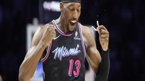 莱万破纪录助拜仁2-3险胜科隆，格纳布里双响球再现神迹